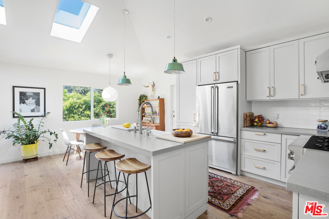 21263 Entrada Road Topanga, CA 90290 - Photo 5 of 34