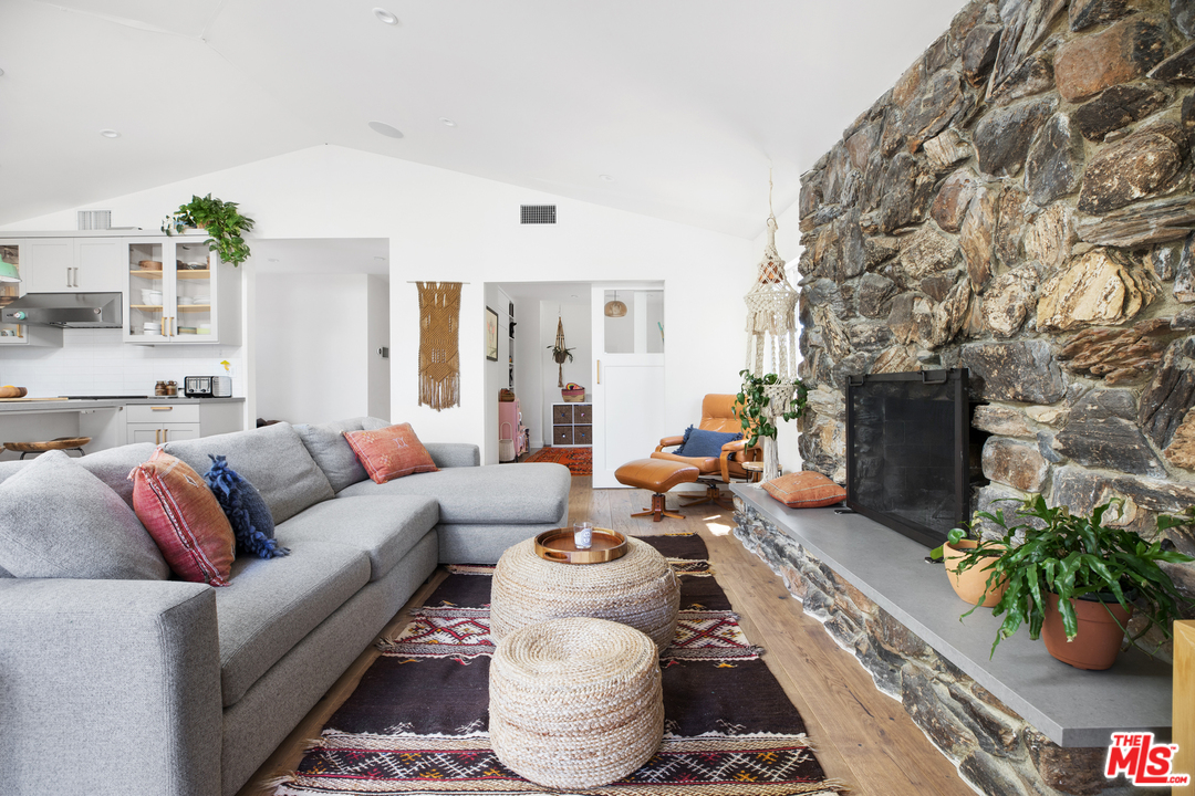 21263 Entrada Road Topanga, CA 90290 - Photo 10 of 34