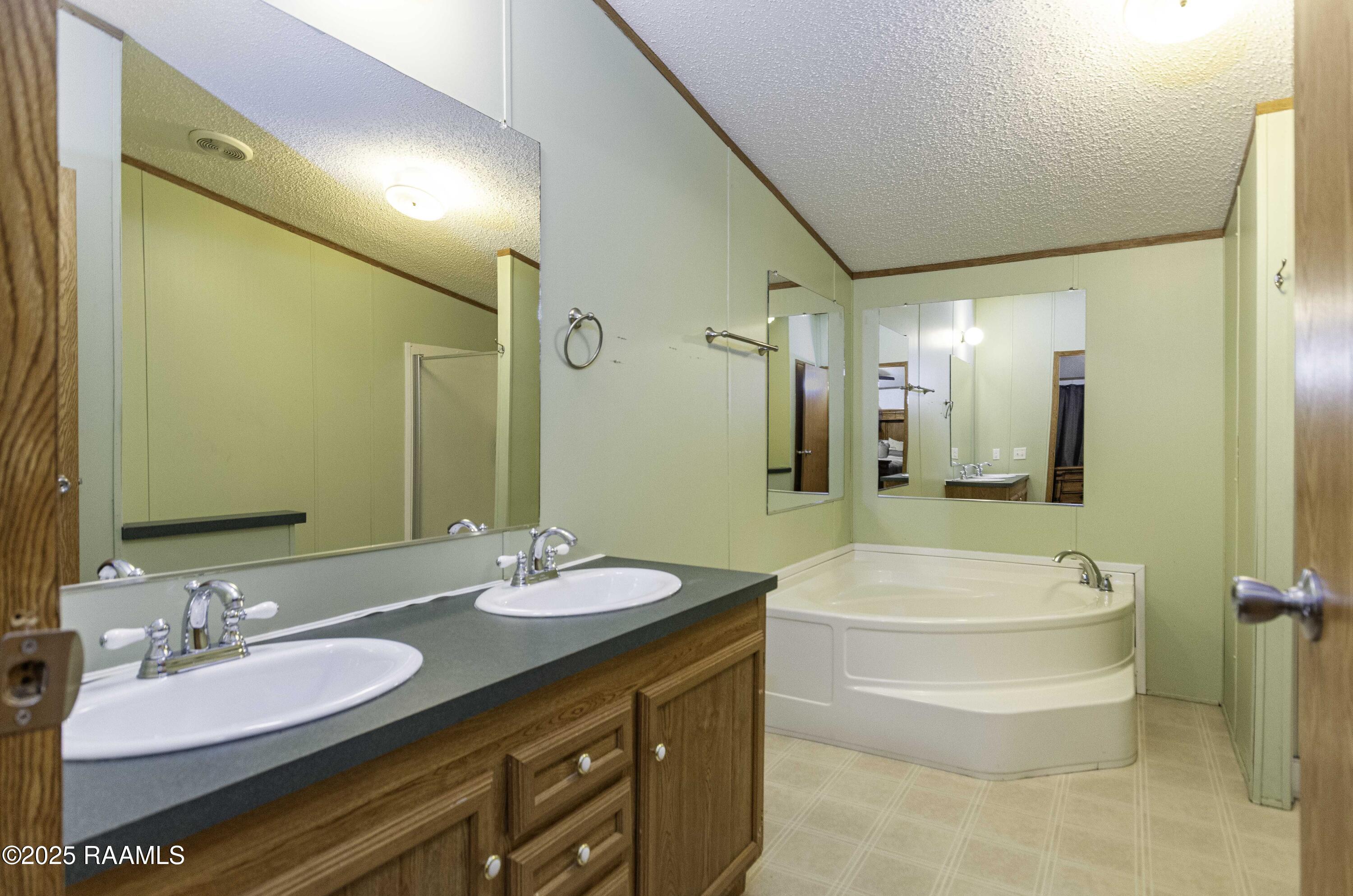 123 Whitmore Road Scott, LA 70583 - Photo 13 of 25 Master Bath 1