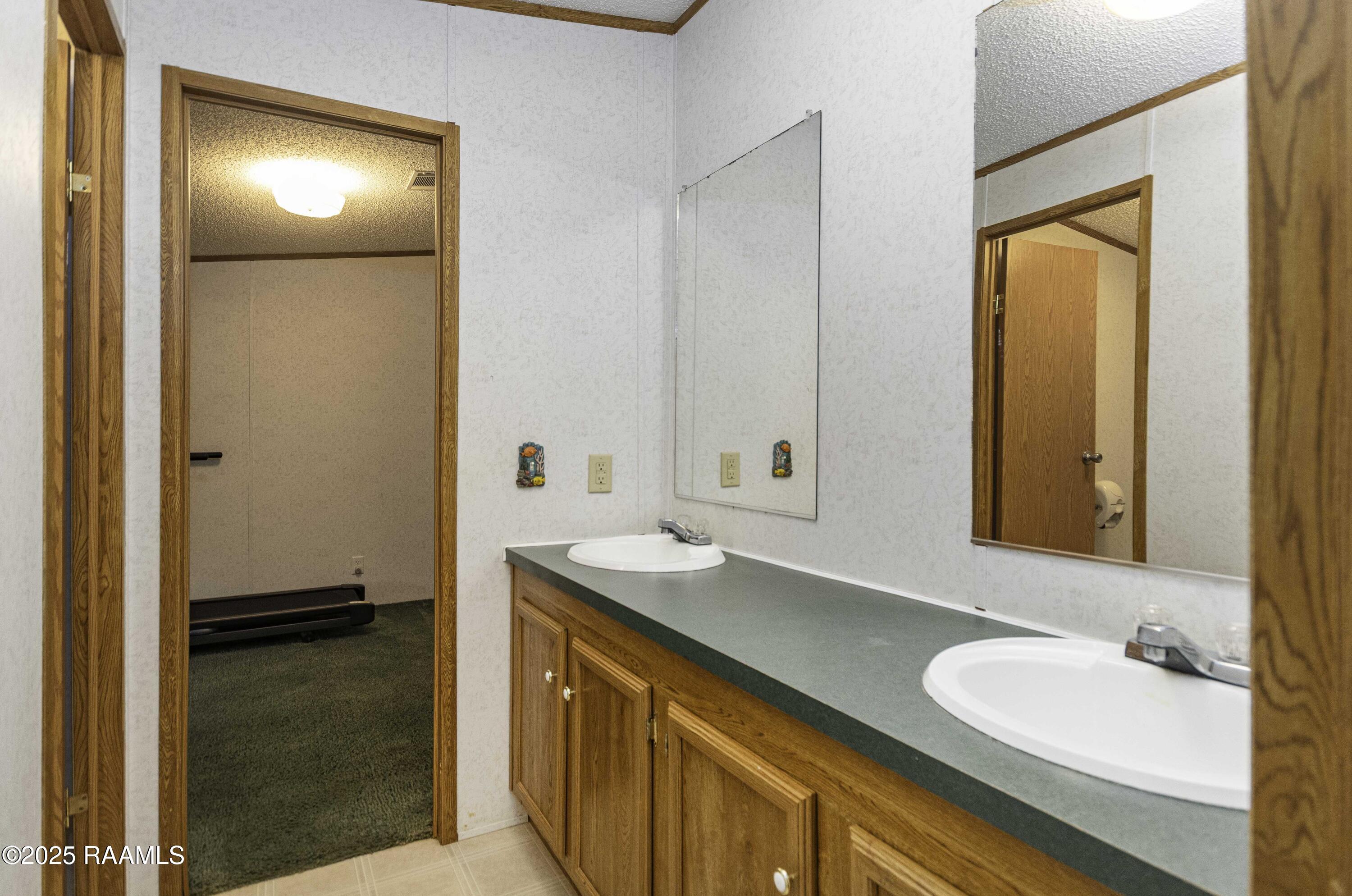 123 Whitmore Road Scott, LA 70583 - Photo 20 of 25 Jack & Jill Bath 1