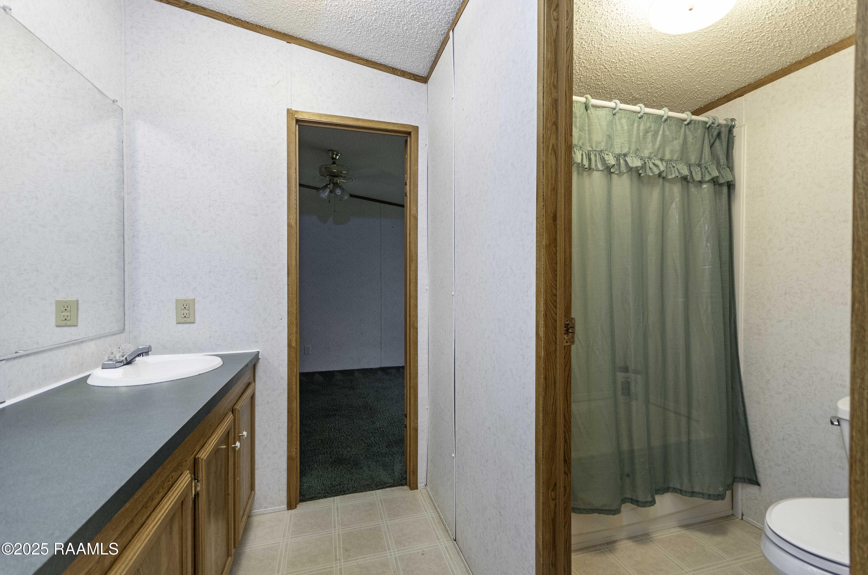 123 Whitmore Road Scott, LA 70583 - Photo 21 of 25 Jack & Jill Bath 2