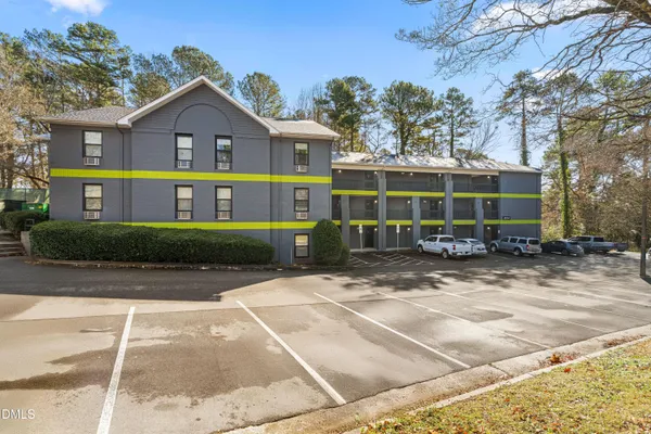 $1,050 | 5104 Hollyridge Drive, Unit 204, Raleigh, NC 27612