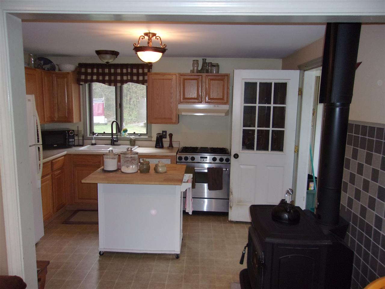 201 Surry Road Gilsum, NH 03448 - Photo 4 of 23