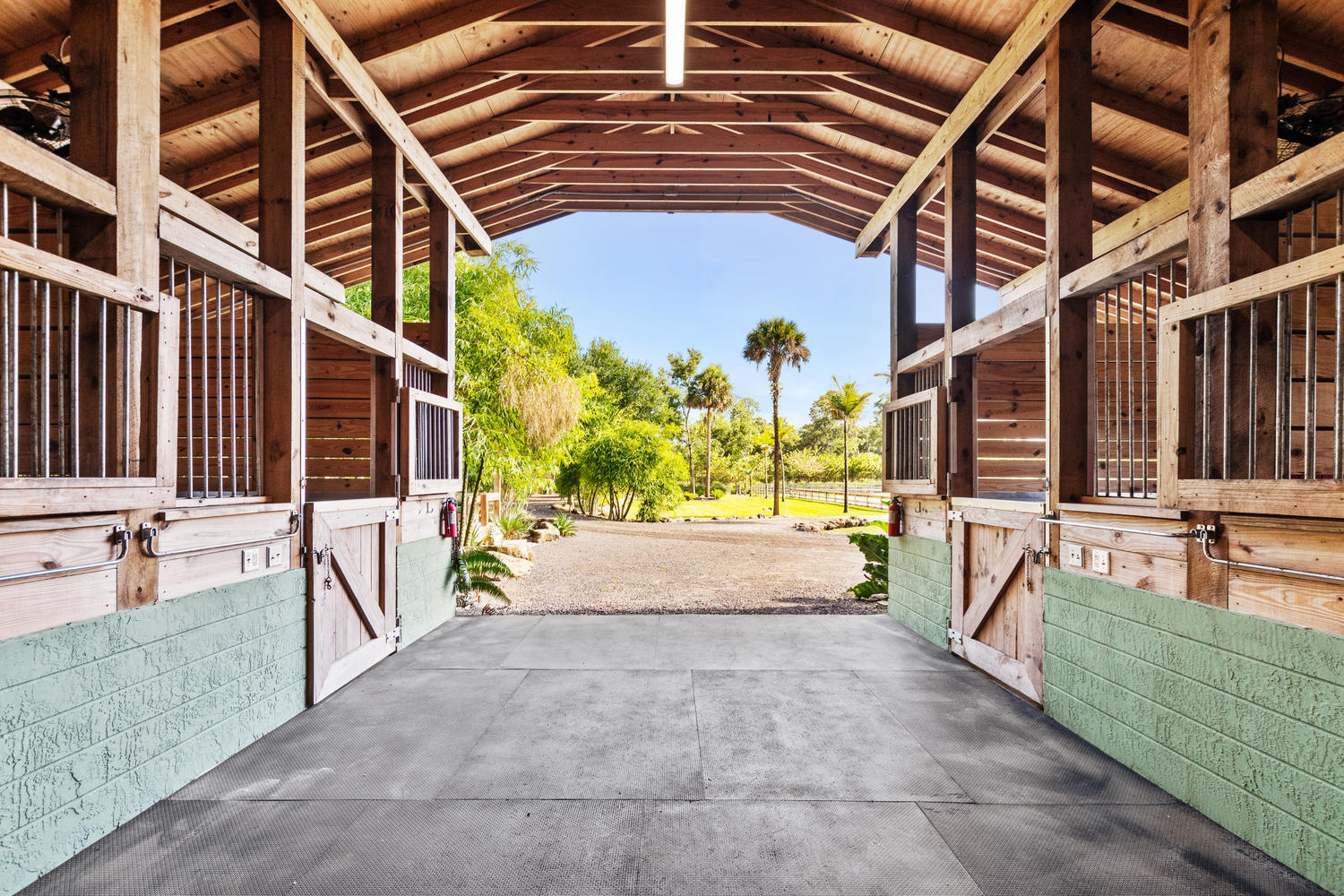 495 E Road Loxahatchee Groves, FL 33470 - Photo 18 of 73 495 E Rd Loxahatchee FL 33470-large-017-