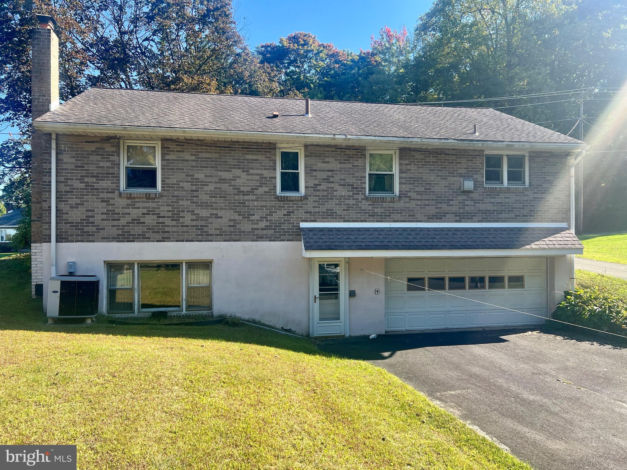 781 Mountain View Road Reading, PA 19607 - Photo 4 of 25