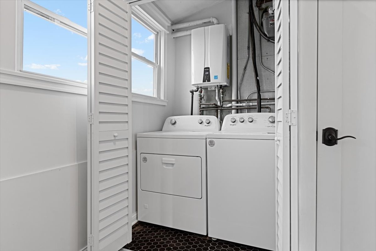 2346 West Fullerton Avenue, Unit 3 Chicago, IL 60647 - Photo 15 of 15 a utility room with dryer and washer