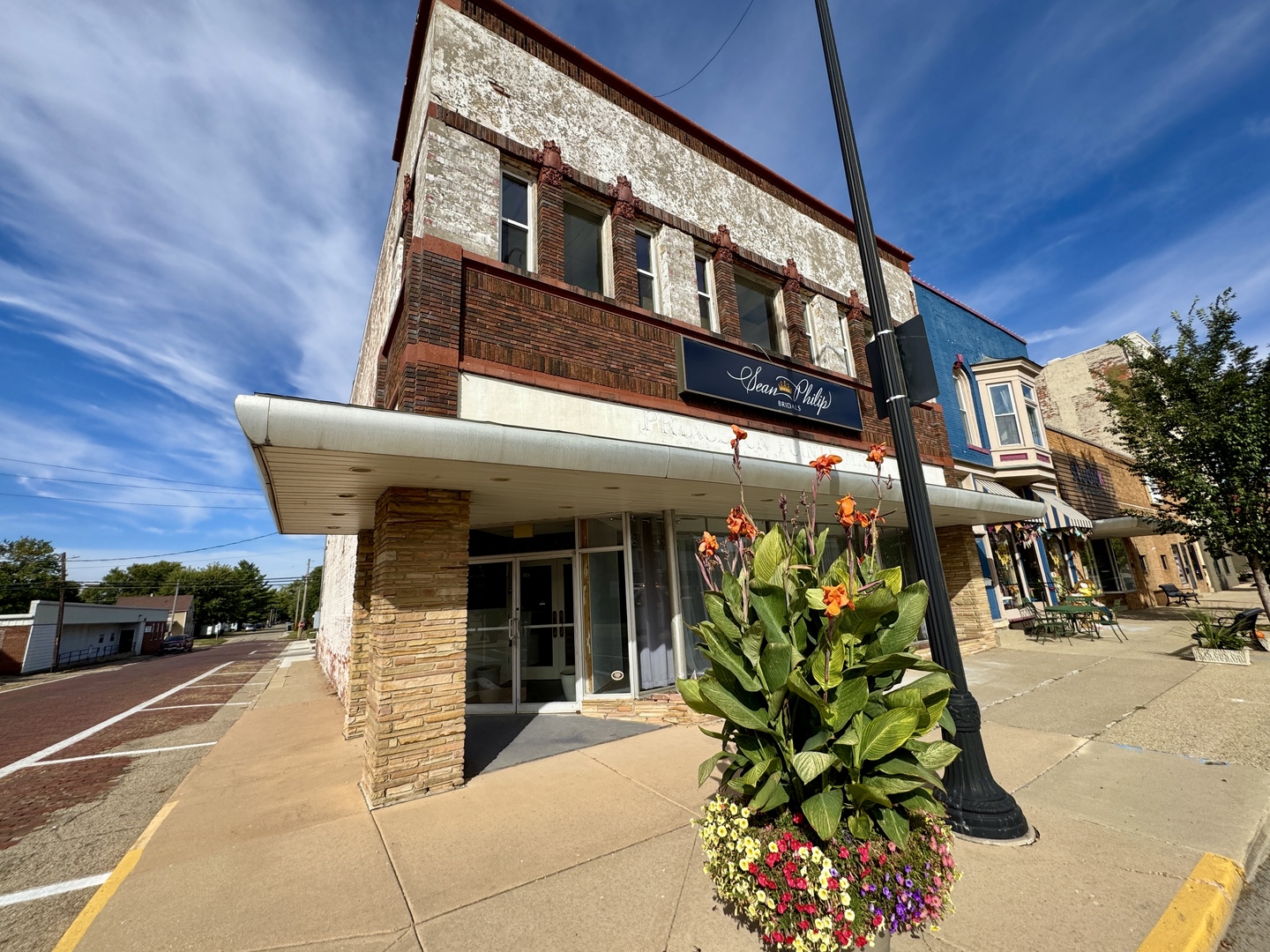 902 North Main Street Princeton, IL 61356 - Photo 2 of 33 a view of a house with a yard