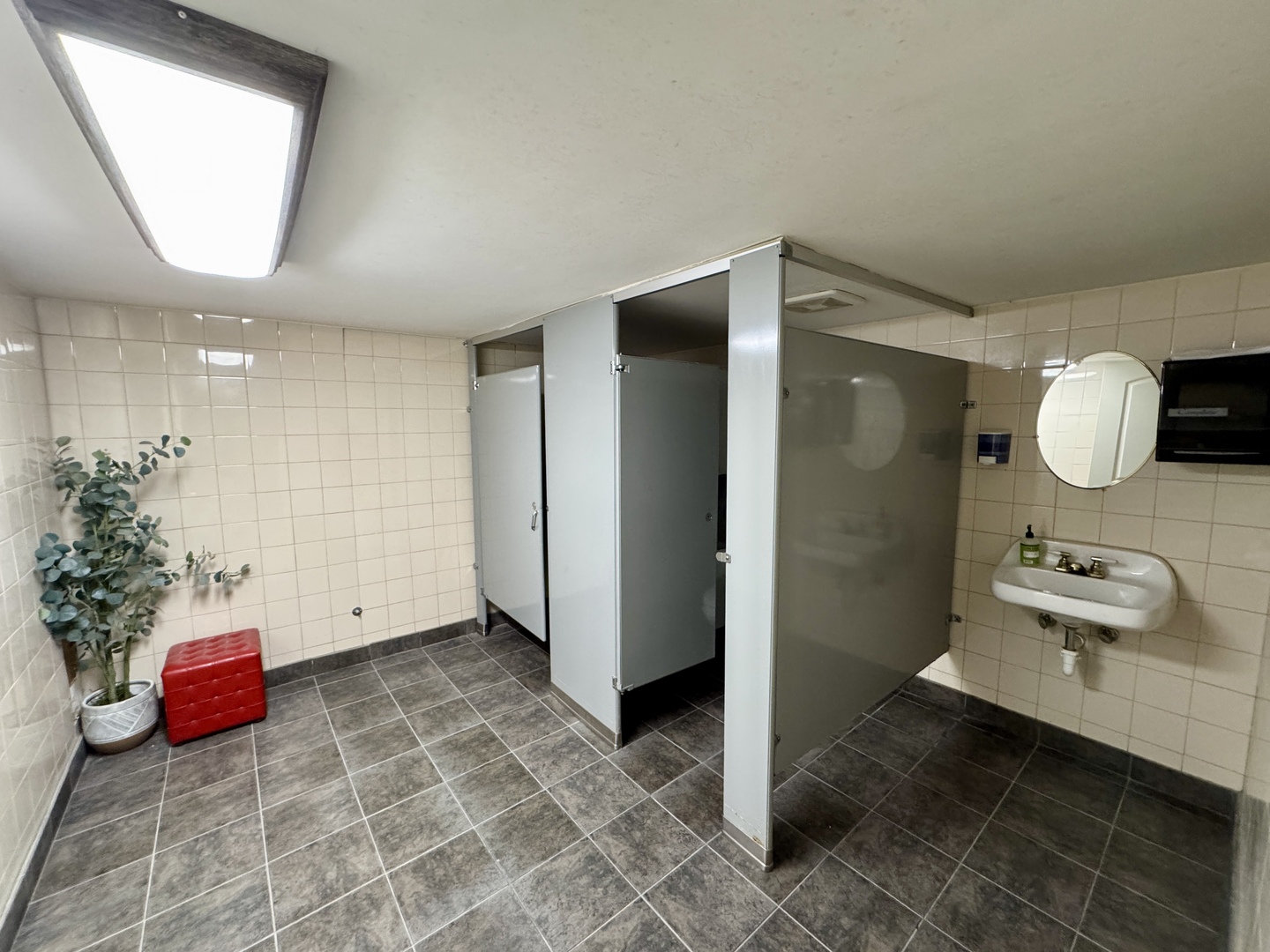 902 North Main Street Princeton, IL 61356 - Photo 30 of 33 a bathroom with a shower and a sink