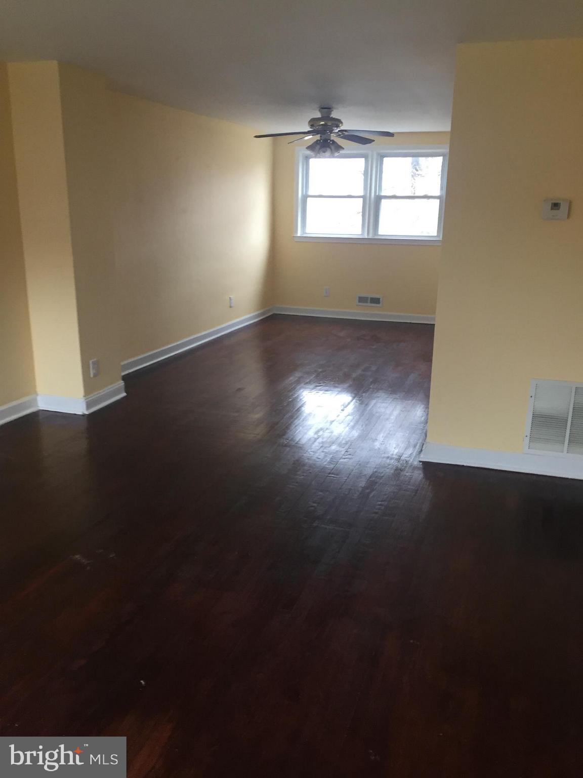 1221 Newfield Road Baltimore, MD 21207 - Photo 3 of 26 LIVING ROOM