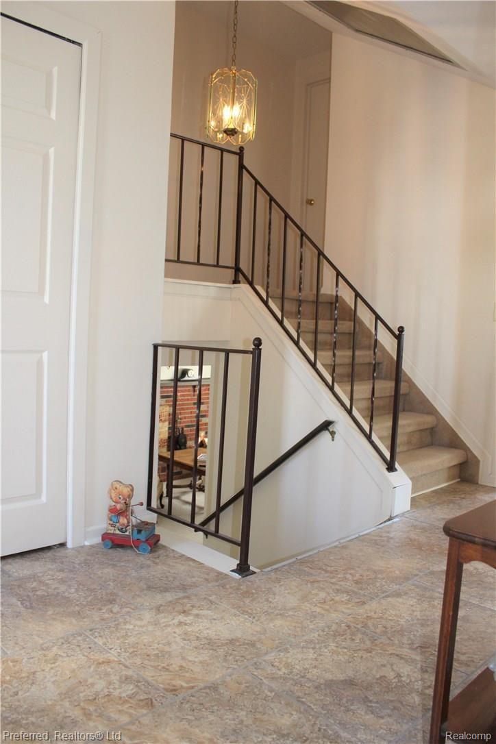 42949 Arlington Road Canton, MI 48187 - Photo 13 of 26 Entryway.JPG