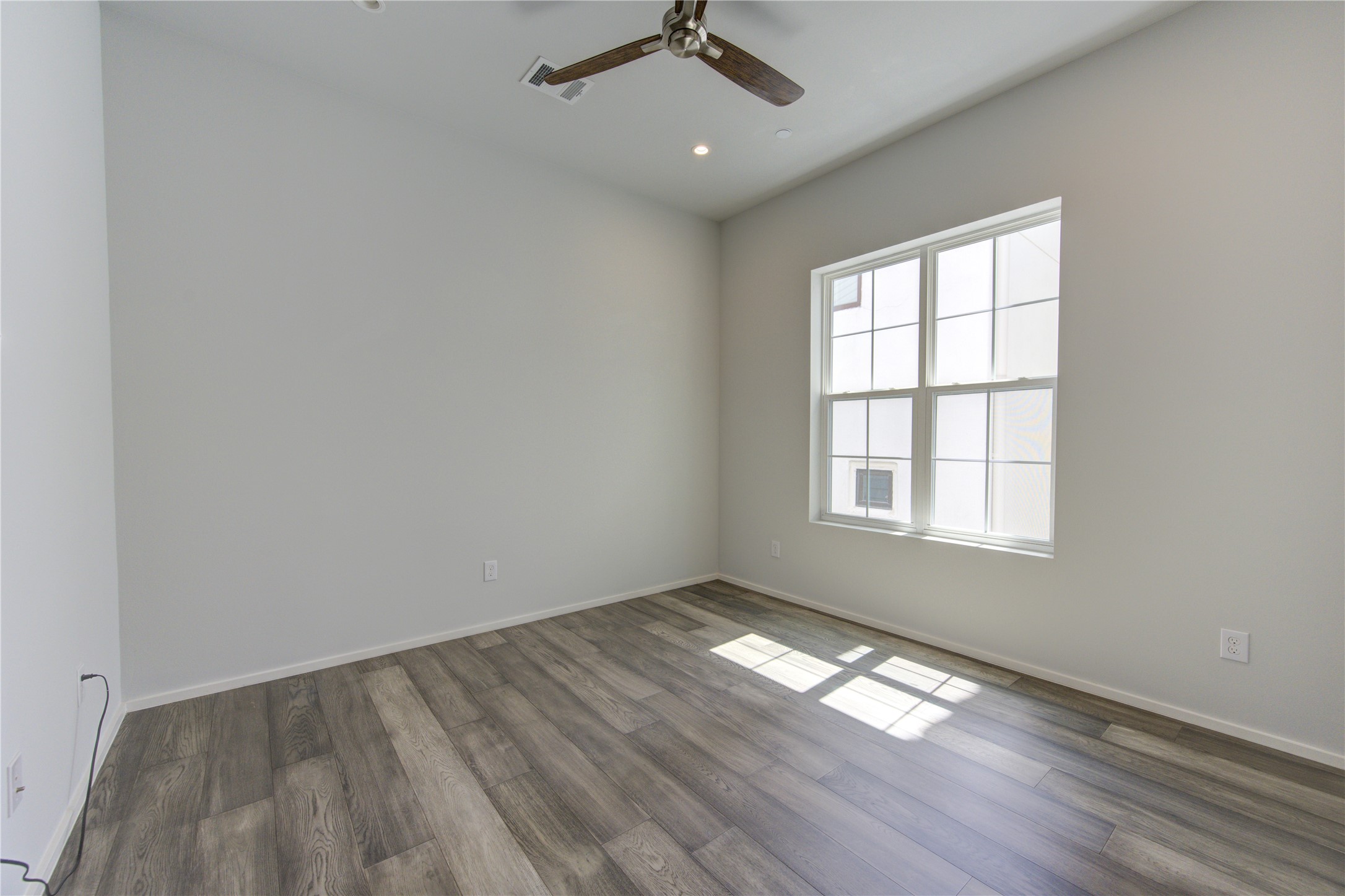 5336 Chandler Street Houston, TX 77007 - Photo 24 of 35 Secondary bedroom on third floor
