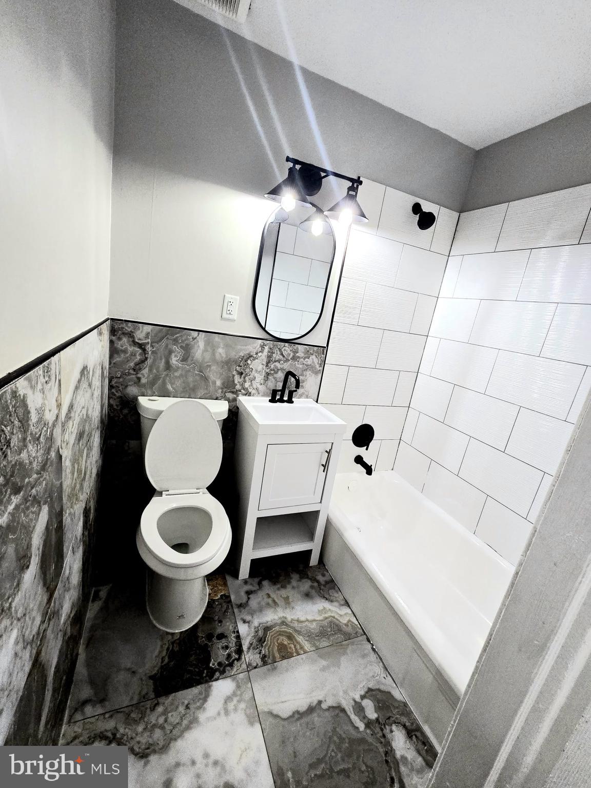 4020 Edgewood Road, Unit 2 Baltimore, MD 21215 - Photo 9 of 13 Modern bathroom