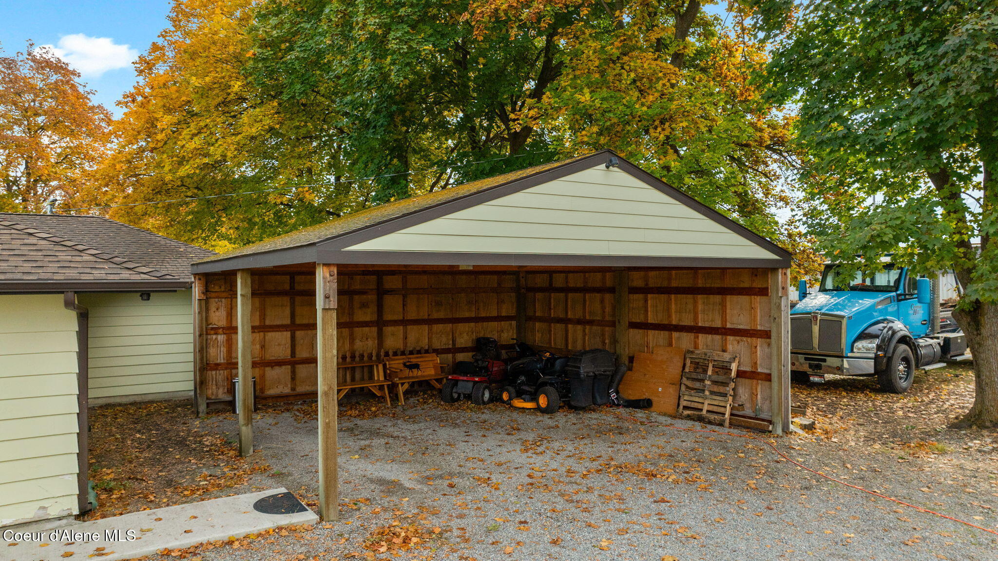 8960 West Ante Road Post Falls, ID 83854 - Photo 13 of 18 Carport