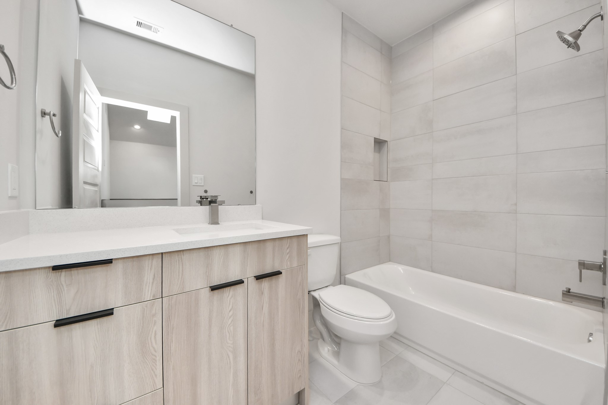 4022 Boho Lane Houston, TX 77045 - Photo 13 of 18 full bath