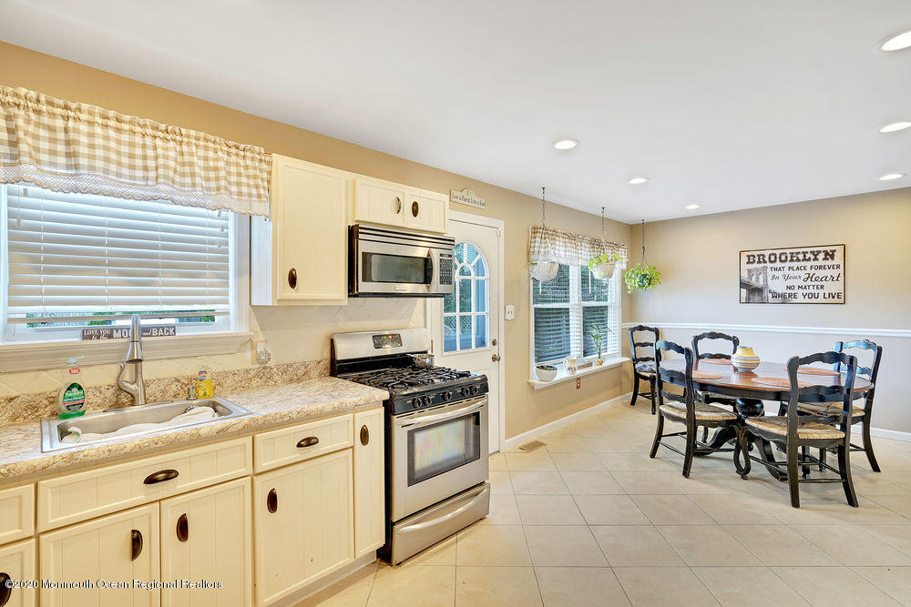 153 Stowaway Road Manahawkin, NJ 08050 - Photo 18 of 34 020_dsc02262