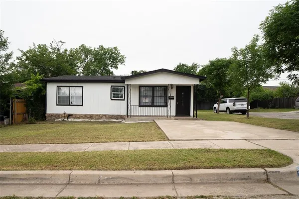 $290,000 | 917 West Felix Street, Fort Worth, TX 76115