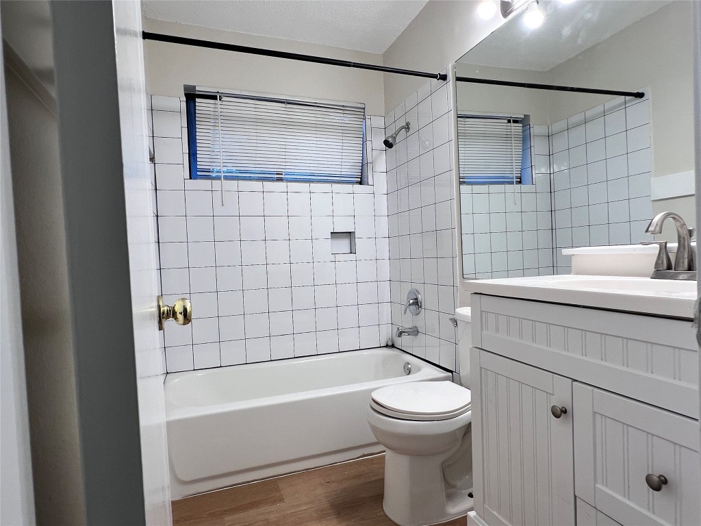 1518 White Oak Loop Round Rock, TX 78681 - Photo 13 of 17 a bathroom with a sink toilet and shower