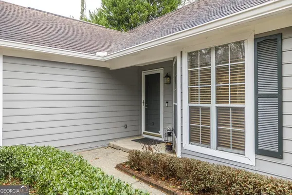 a view of house with backyard