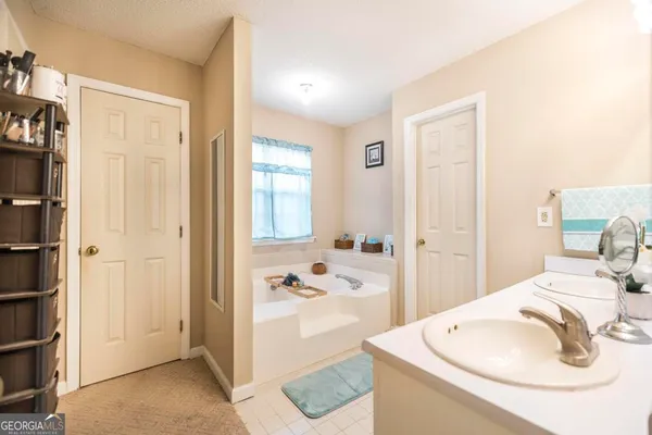 a en suite bathroom with a sink and a mirror
