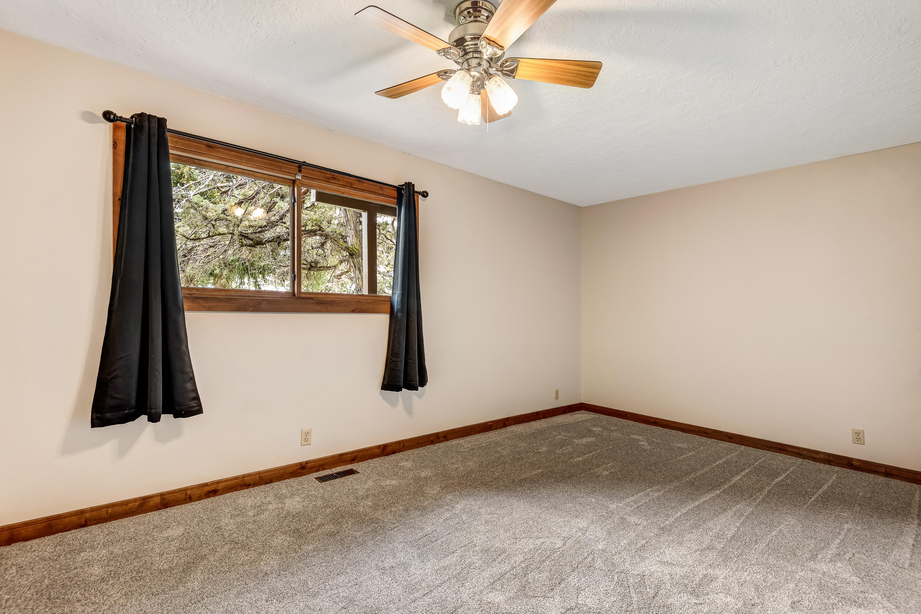 18455 Couch Market Road Bend, OR 97703 - Photo 25 of 45 25