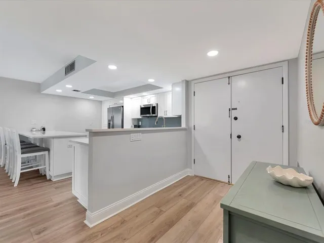 $3,800 | 1430 Gulf Boulevard, Unit 612, Clearwater Beach, FL 33767