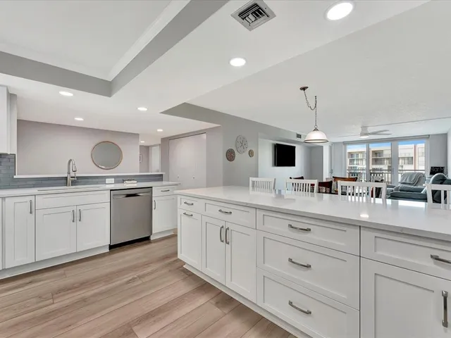 $3,800 | 1430 Gulf Boulevard, Unit 612, Clearwater Beach, FL 33767