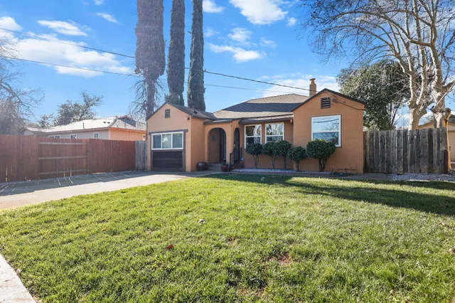 $315,000 | 2476 California Street, Redding, CA 96001