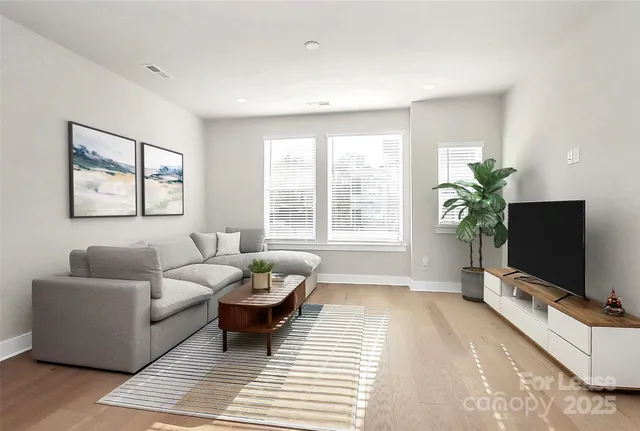 $3,000 | 338 East Cama Street, Charlotte, NC 28217