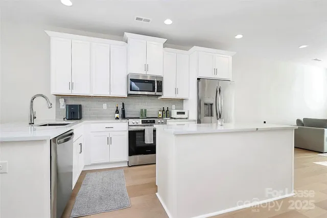 $3,000 | 338 East Cama Street, Charlotte, NC 28217