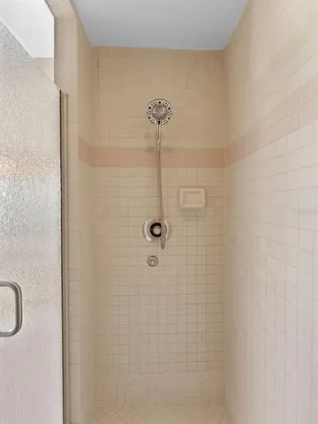 an empty room with windows and ceiling fan