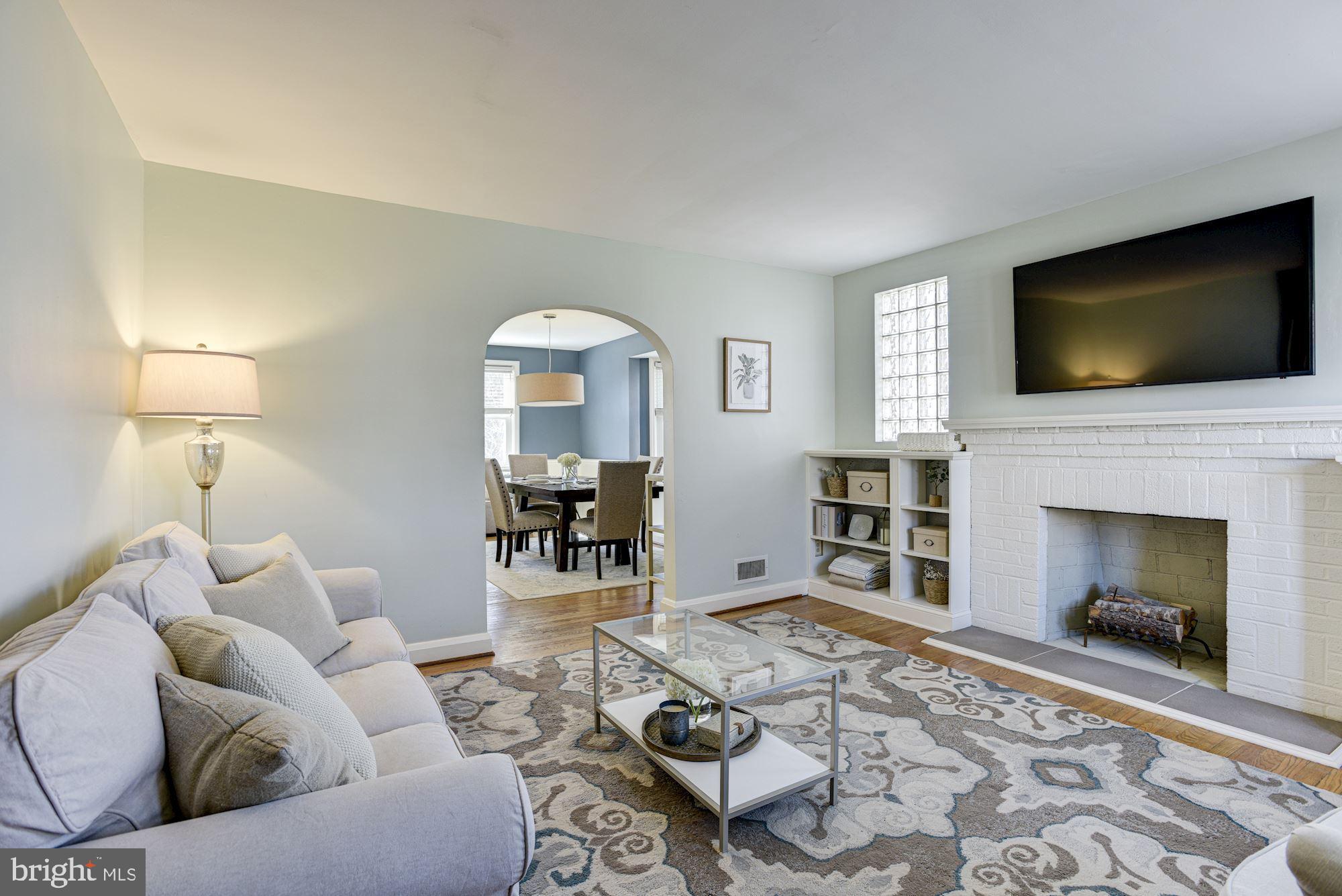 1627 Hardwick Road Towson, MD 21286 - Photo 3 of 32 Living Room