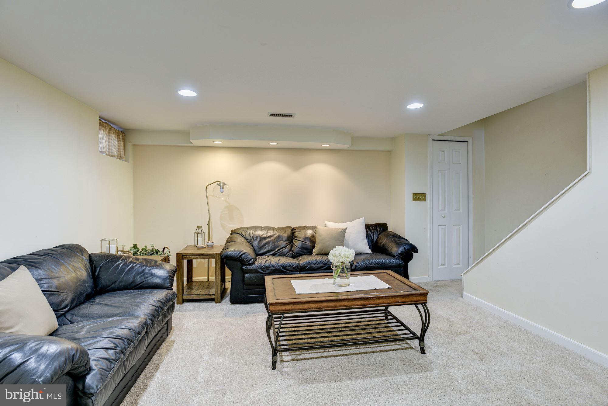 1627 Hardwick Road Towson, MD 21286 - Photo 22 of 32 Family Room