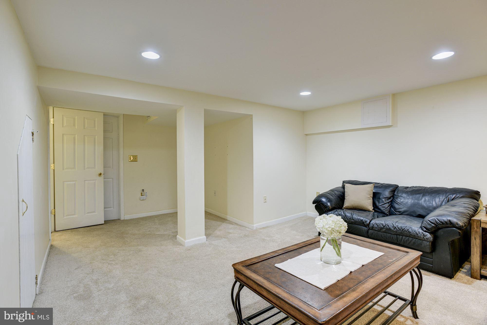1627 Hardwick Road Towson, MD 21286 - Photo 23 of 32 Family Room