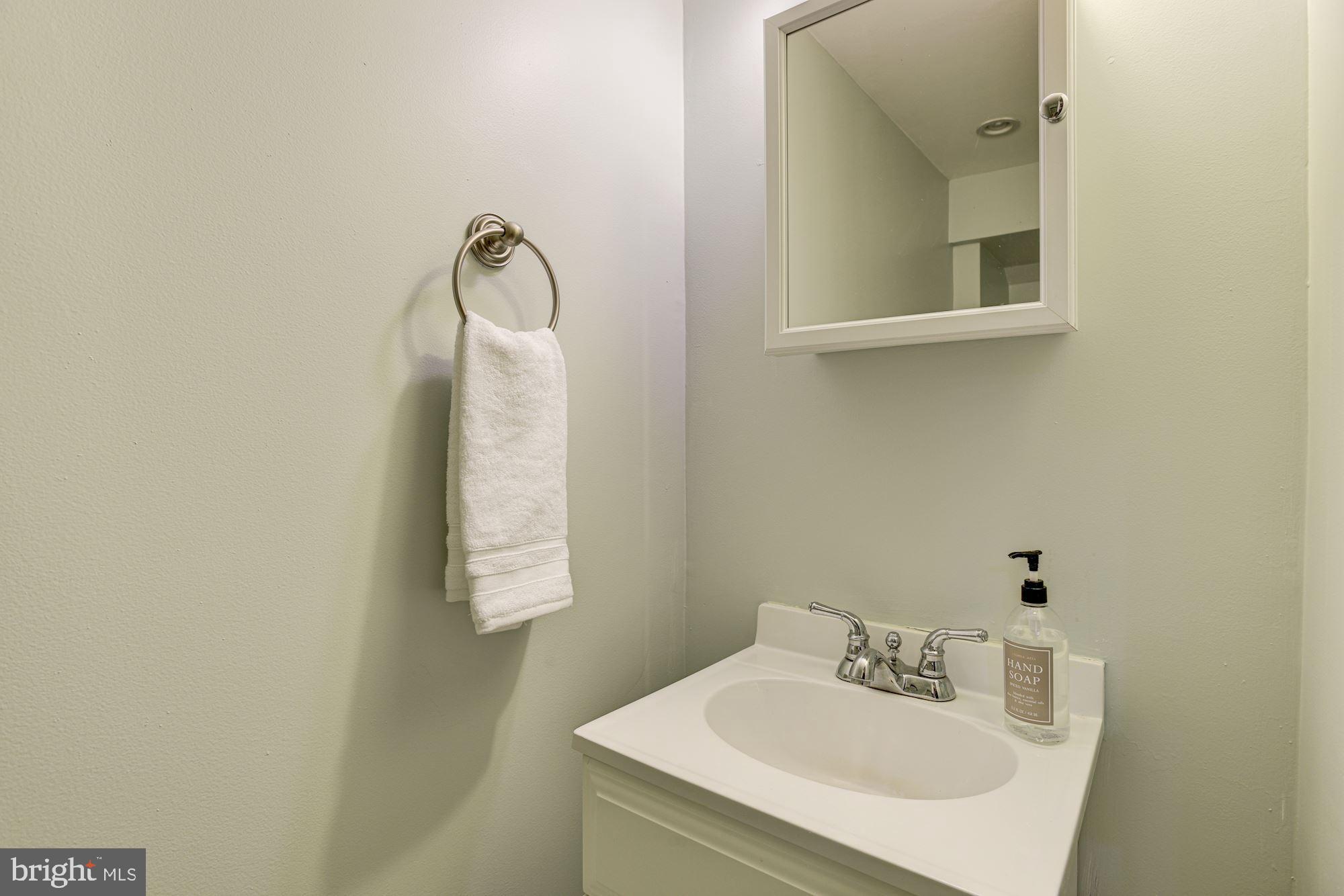 1627 Hardwick Road Towson, MD 21286 - Photo 25 of 32 Powder Room