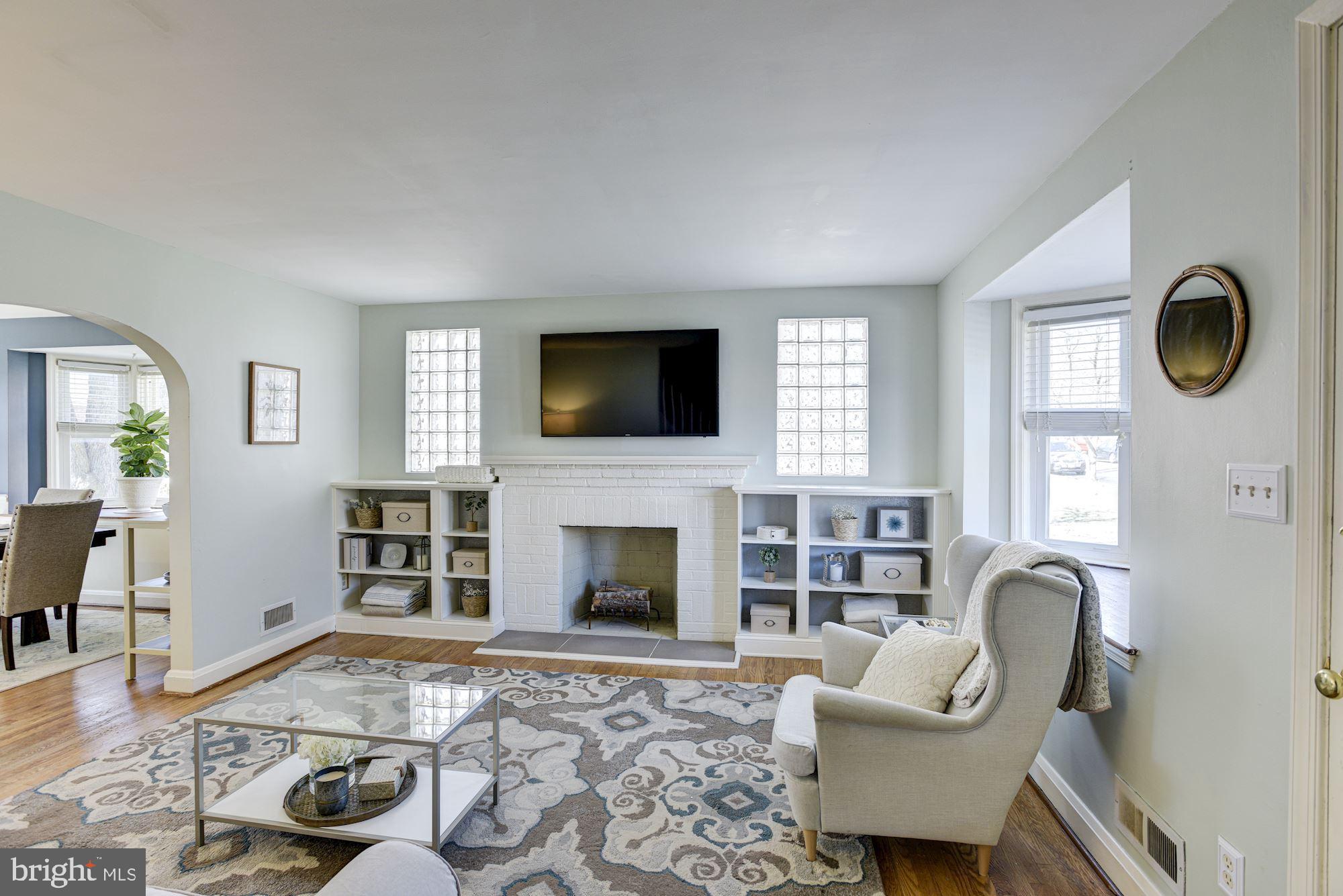 1627 Hardwick Road Towson, MD 21286 - Photo 4 of 32 Living Room