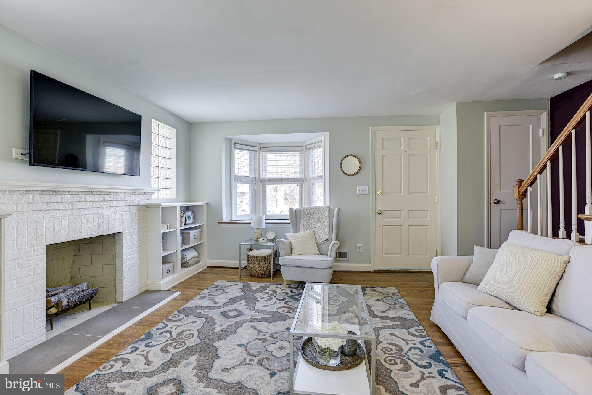 1627 Hardwick Road Towson, MD 21286 - Photo 6 of 32 Living Room