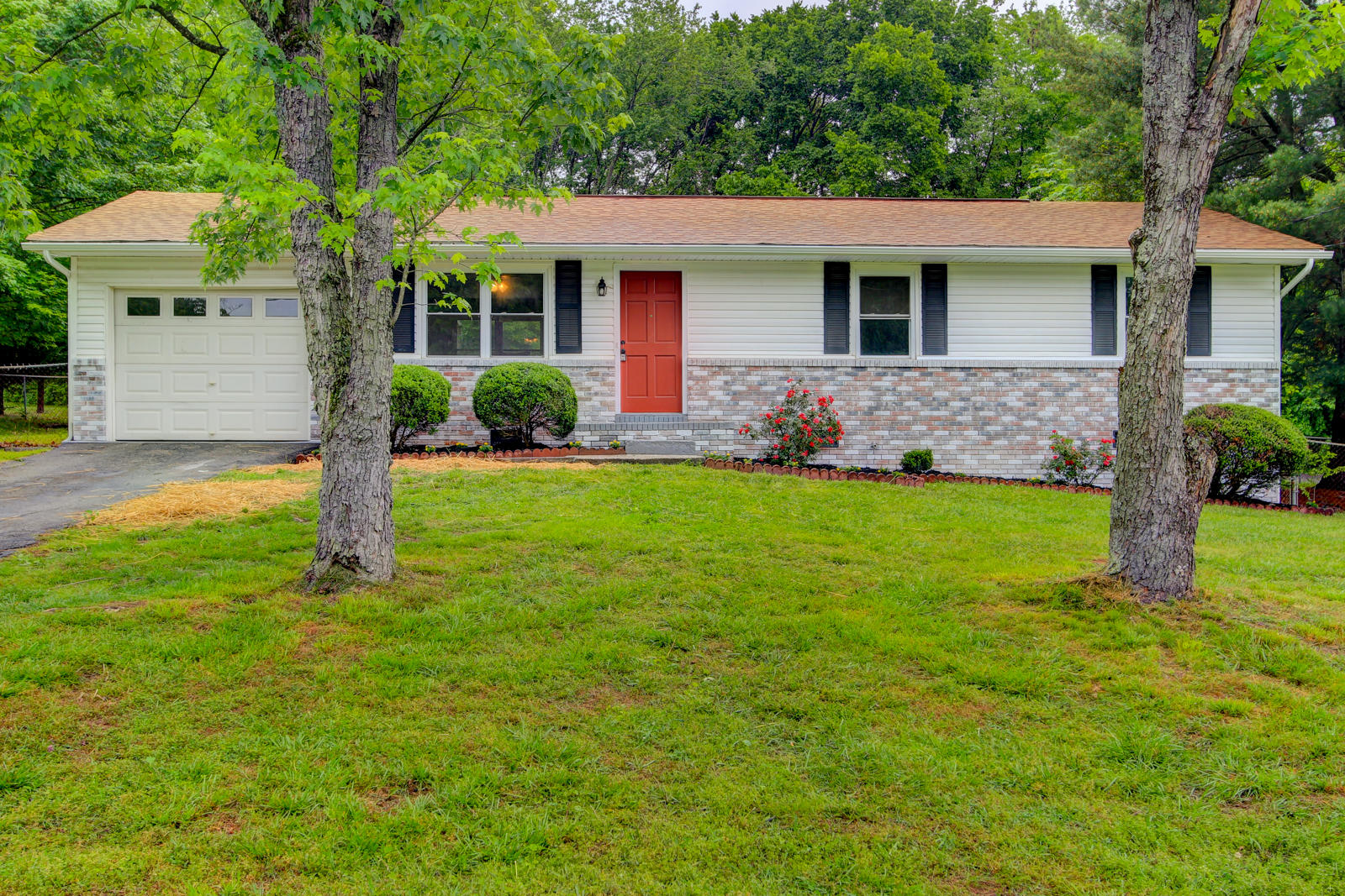 2116 Curving Road Knoxville, TN 37912 - Photo 1 of 20 Positive Perceptions (1)