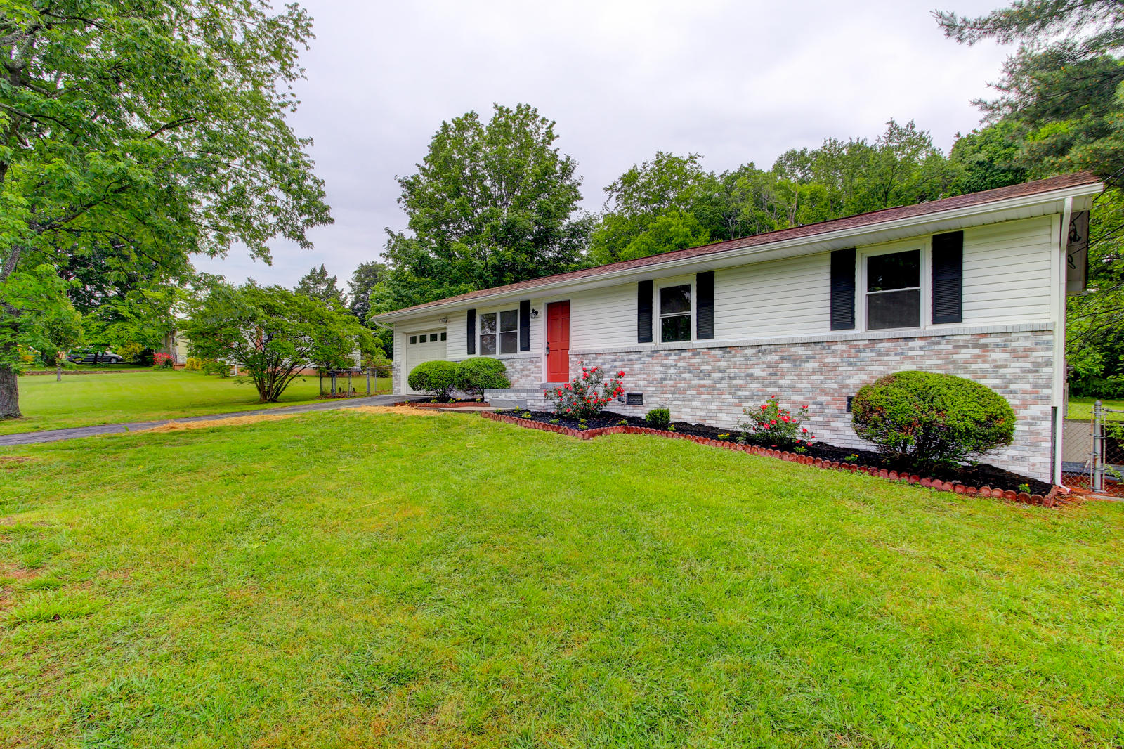 2116 Curving Road Knoxville, TN 37912 - Photo 2 of 20 Positive Perceptions (2)
