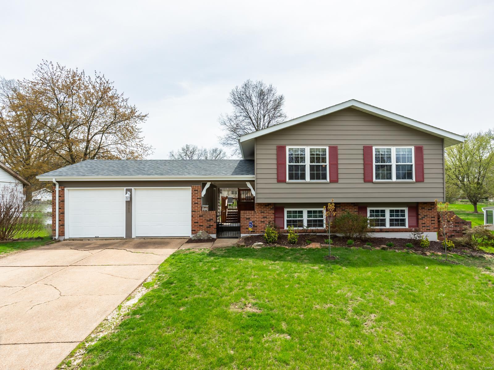 2706 Yaeger Road St. Louis, MO 63129 - Photo 1 of 31 Gallery Image 1