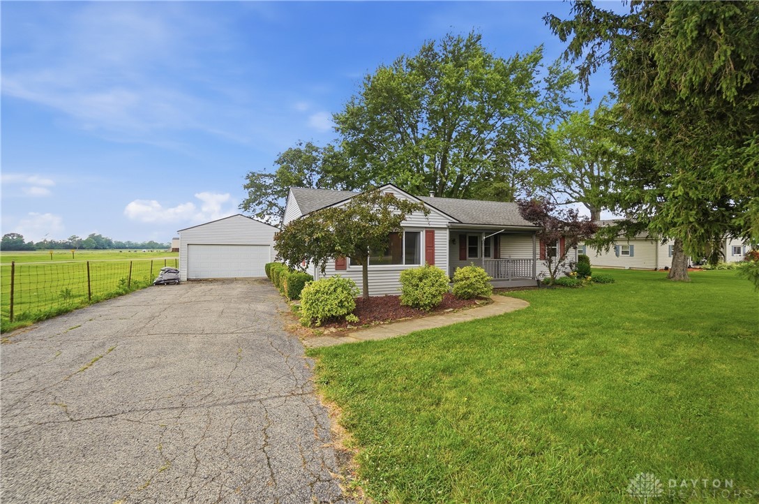 8251 Arlington Road Brookville, OH 45309 - Photo 3 of 29
