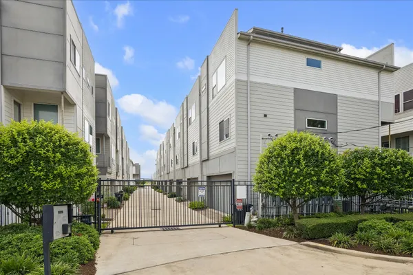 $2,500 | 323 Eado Park Circle, Houston, TX 77020