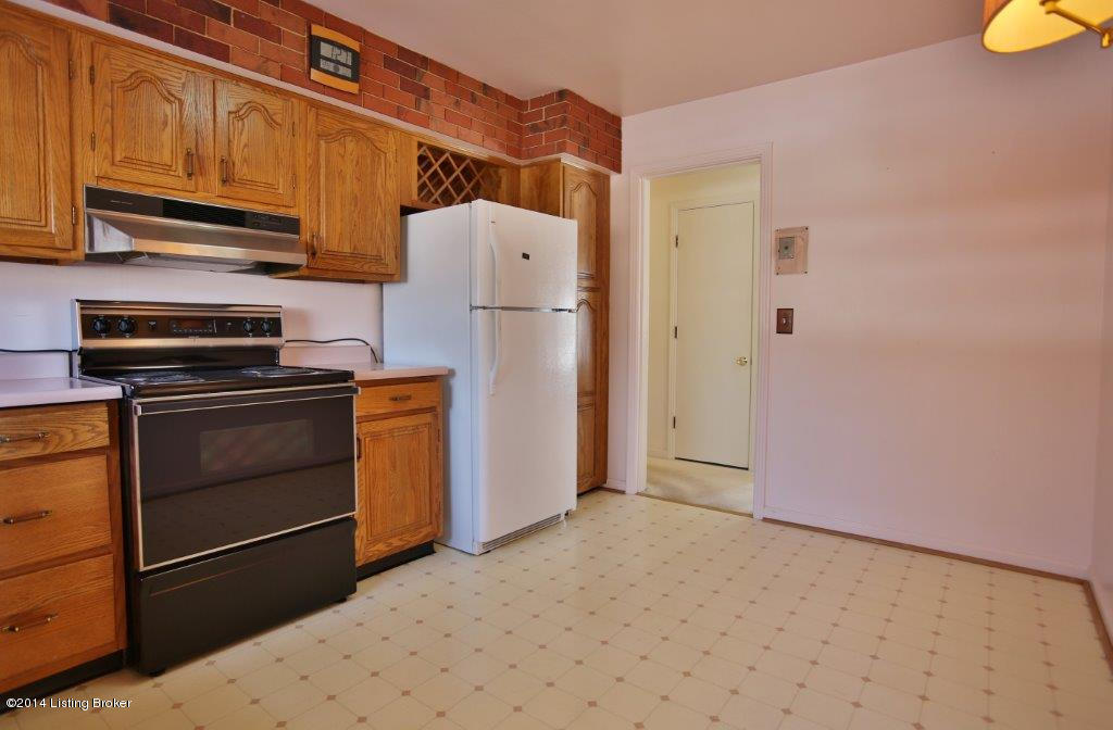 315 Short Road Louisville, KY 40207 - Photo 16 of 32 KITCHEN.