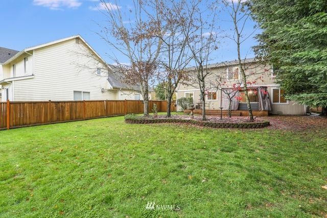 a view of a yard with a house