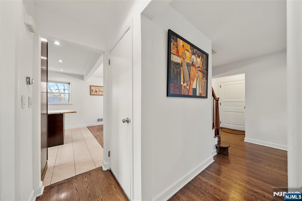 636 Elm Avenue Ridgefield, NJ 07657 - Photo 12 of 27