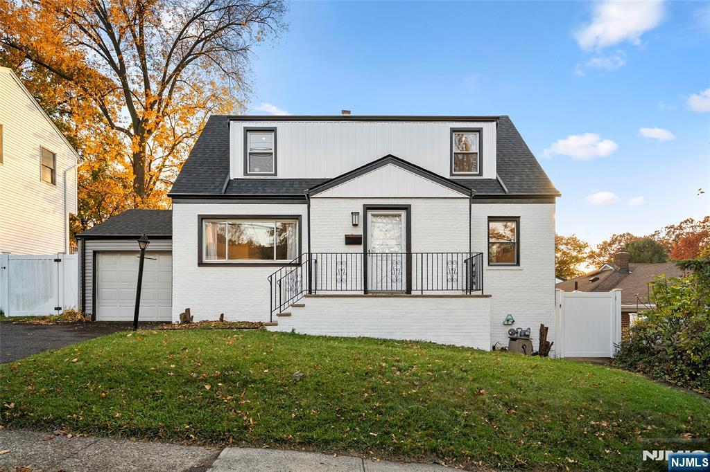 636 Elm Avenue Ridgefield, NJ 07657 - Photo 2 of 27