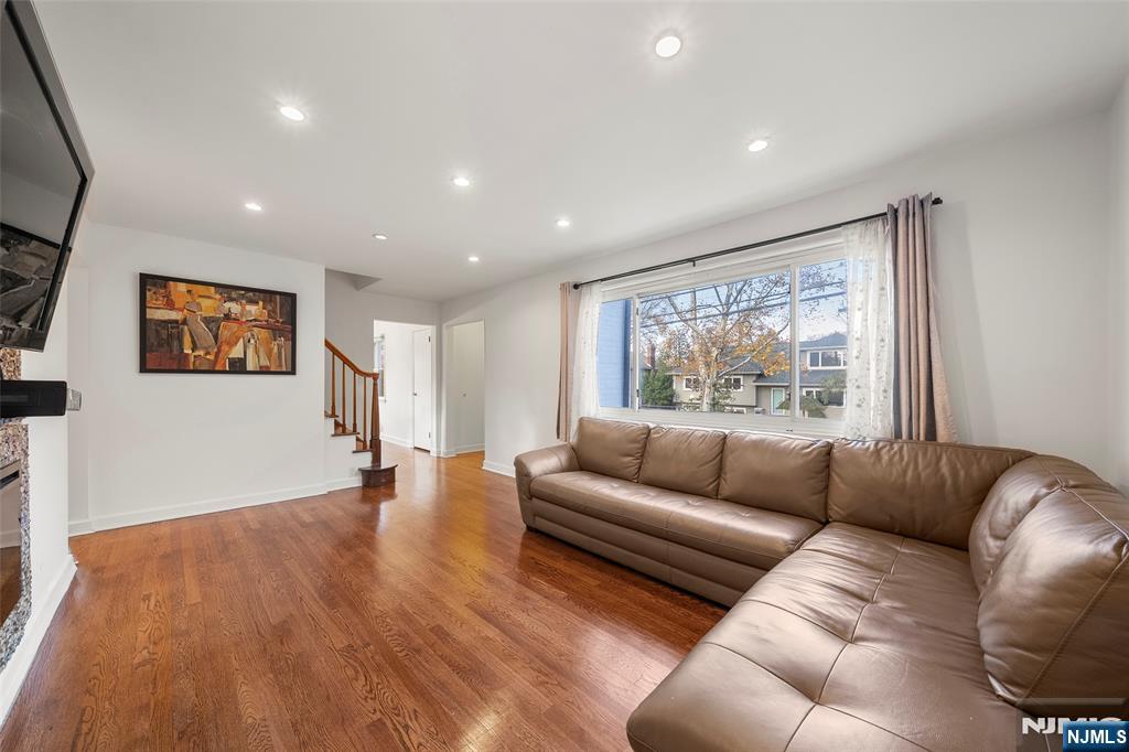 636 Elm Avenue Ridgefield, NJ 07657 - Photo 5 of 27