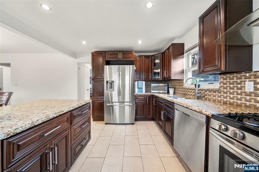 636 Elm Avenue Ridgefield, NJ 07657 - Photo 10 of 27