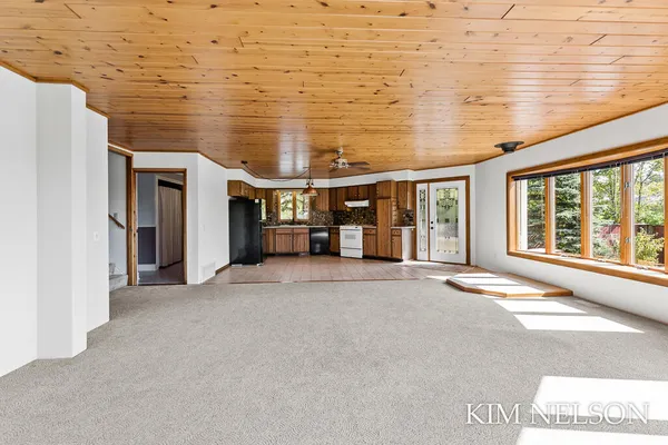 $469,900 | 925 South Lake Street, Whitehall, MI 49461