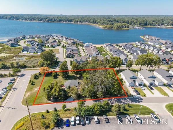 $469,900 | 925 South Lake Street, Whitehall, MI 49461