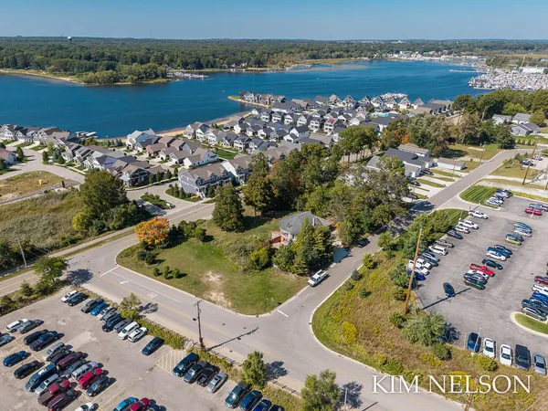 $469,900 | 925 South Lake Street, Whitehall, MI 49461